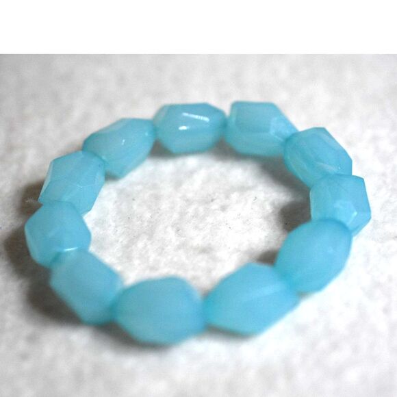Alluring Baby Blue Large Chunky Glass Bead Stretch Cottagecore Like New Bracelet - Picture 1 of 3